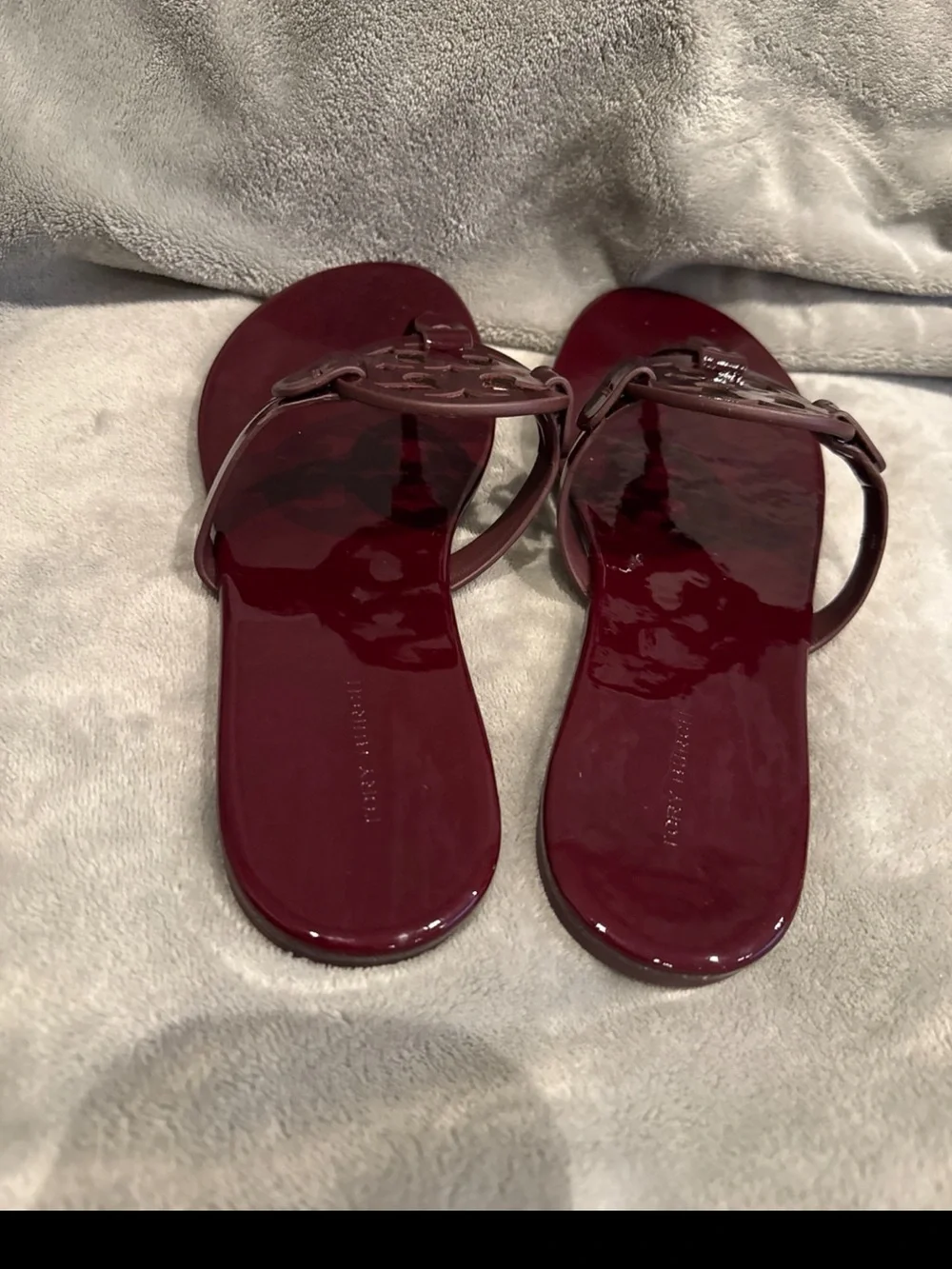 Tory Burch Patent Thong Sandals in Burgundy